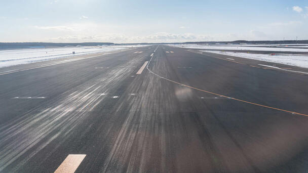 Plane Skids On Icy Runway Amid Post-Thanksgiving Snow Storm