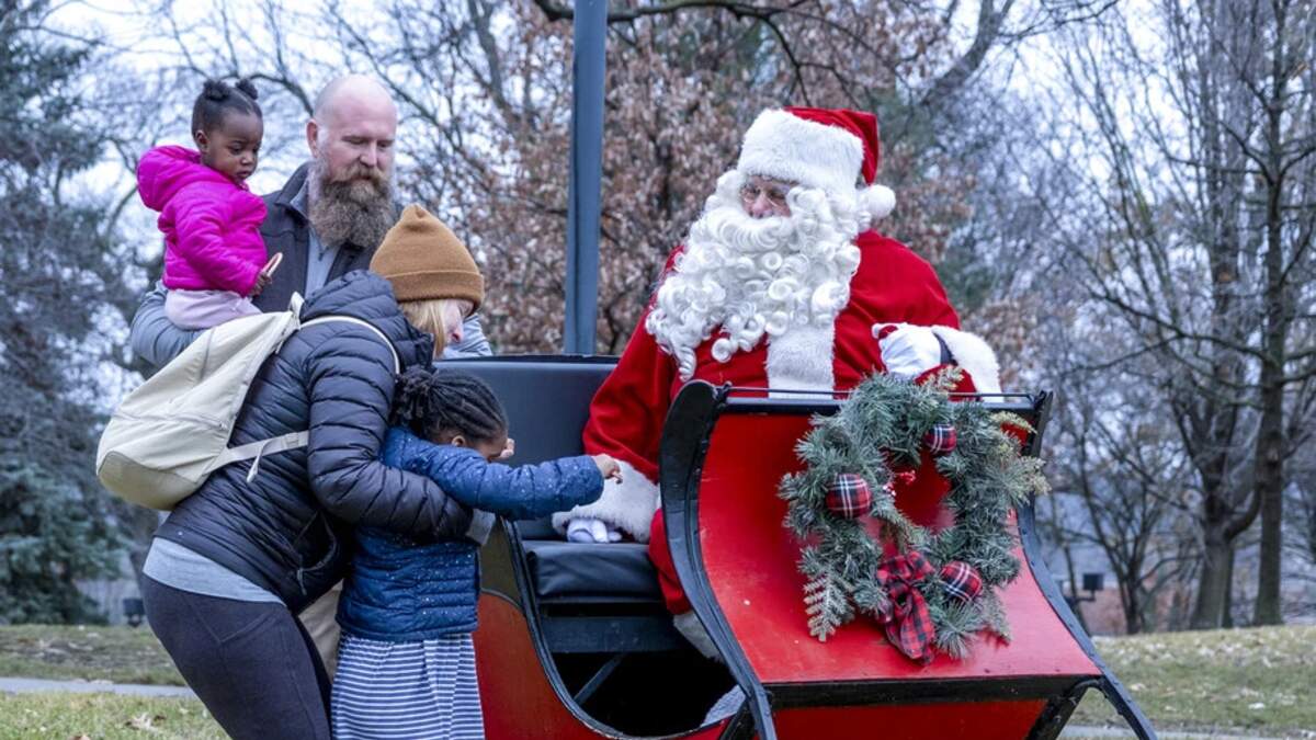 Iowa Governor Opens Residence To Celebrate Christmas At Terrace Hill