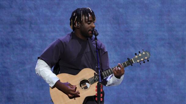 Myles Smith's Breakout Hit, Viral Anthem Spark Arena-Wide Singalong Moments