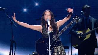 Laufey Brings 'Holiday Vibes,' Deeply 'Honest' Storytelling To Iconic Stage