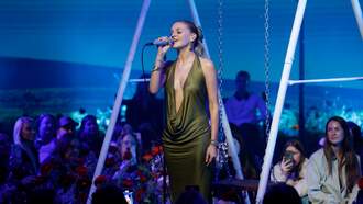 Watch: Kelsea Ballerini Opens Up About Feeling 'Jealous' In 'Emerald City'