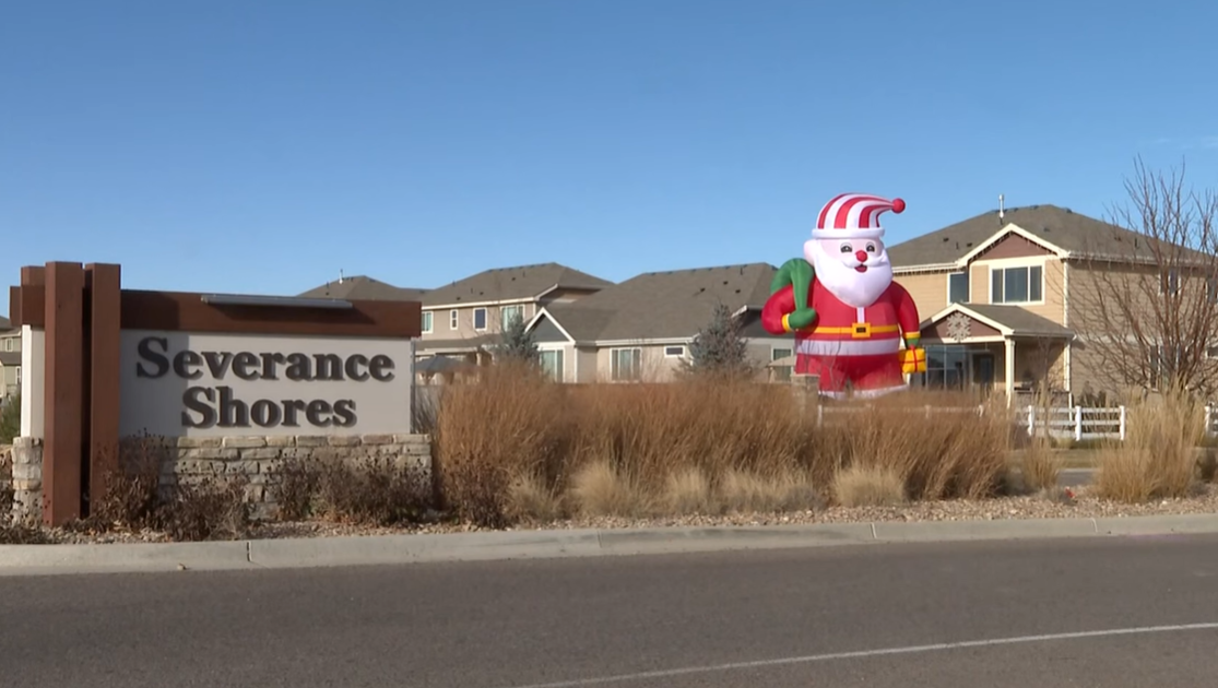 Colorado Neighbors Fight HOA to Keep 28-Foot Inflatable Santa