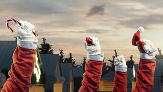 Gang of Santas & Elves Rob Montreal Grocery Store in Robin Hood-Style Heist