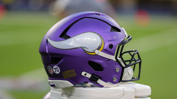 Minnesota Vikings' Plane Makes Emergency Landing