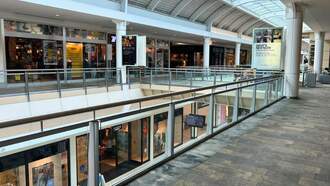 'Stressful': Christmas Eve Shoppers Sound Off About Last Minute Purchases