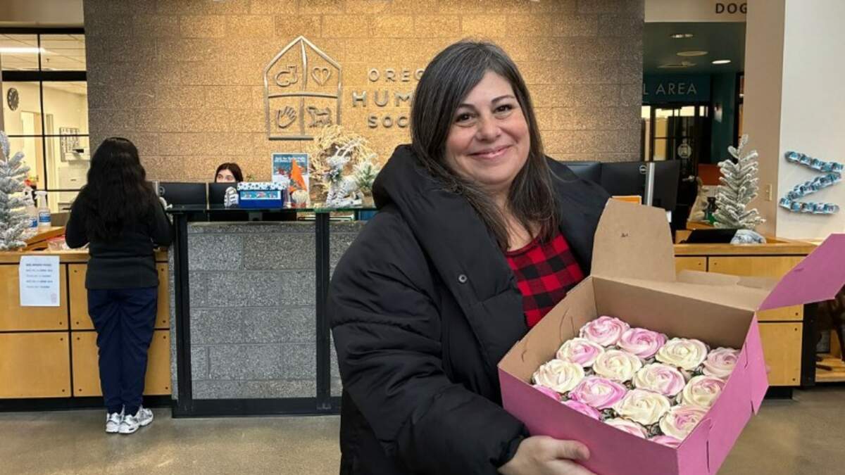 Oregon Humane Society Dogs Get Special Treats For Christmas