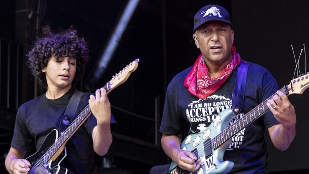 Tom Morello & Son Roman Rock India With Powerful Performance