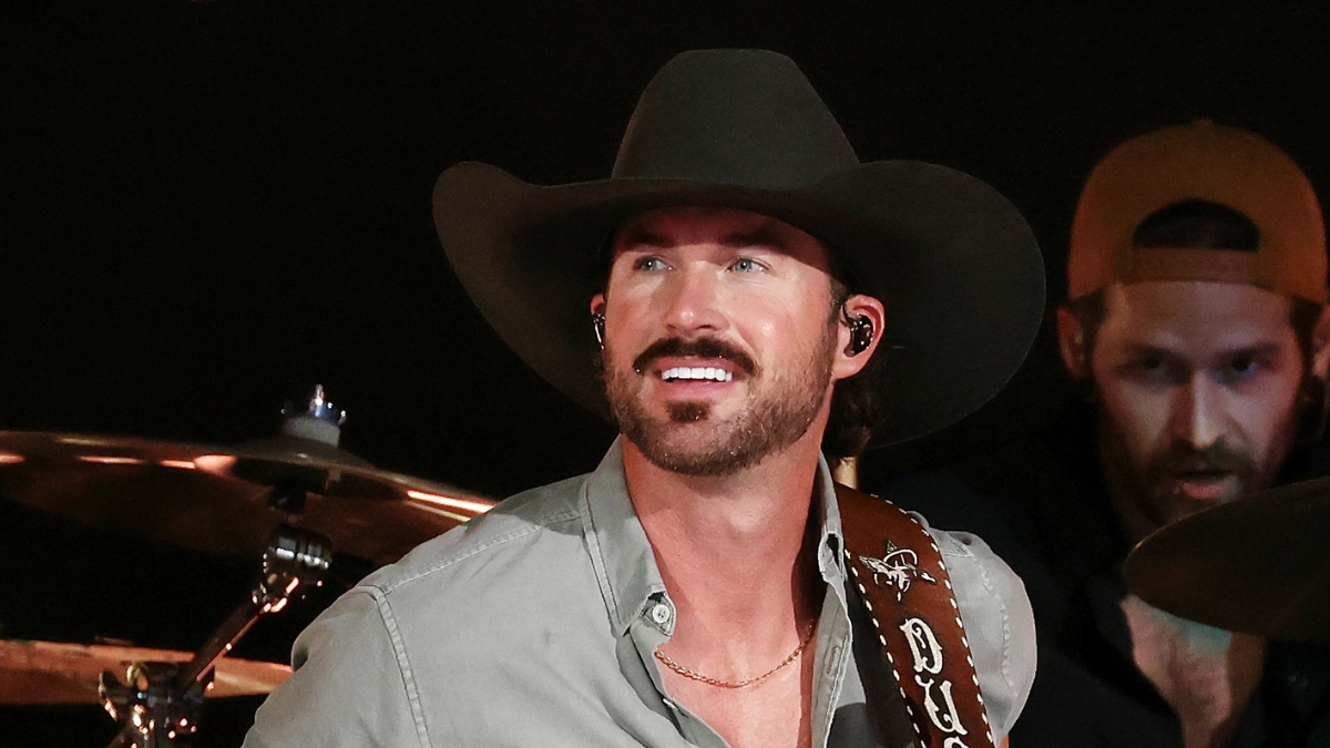 Watch Riley Green Kick Off His iHeartCountry Festival Set With A Duck ...