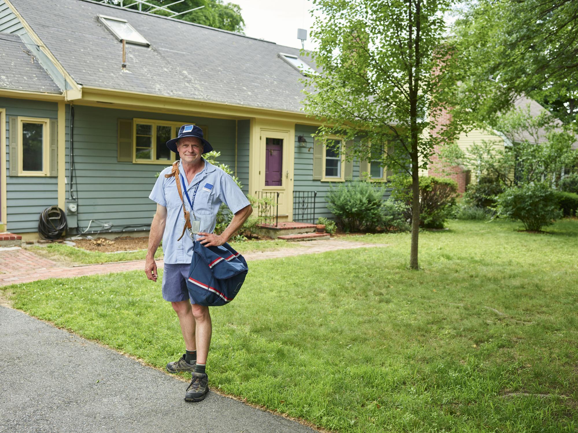 Mailman Throws Mail On Lawn After Being Asked Not To Walk On The Grass ...