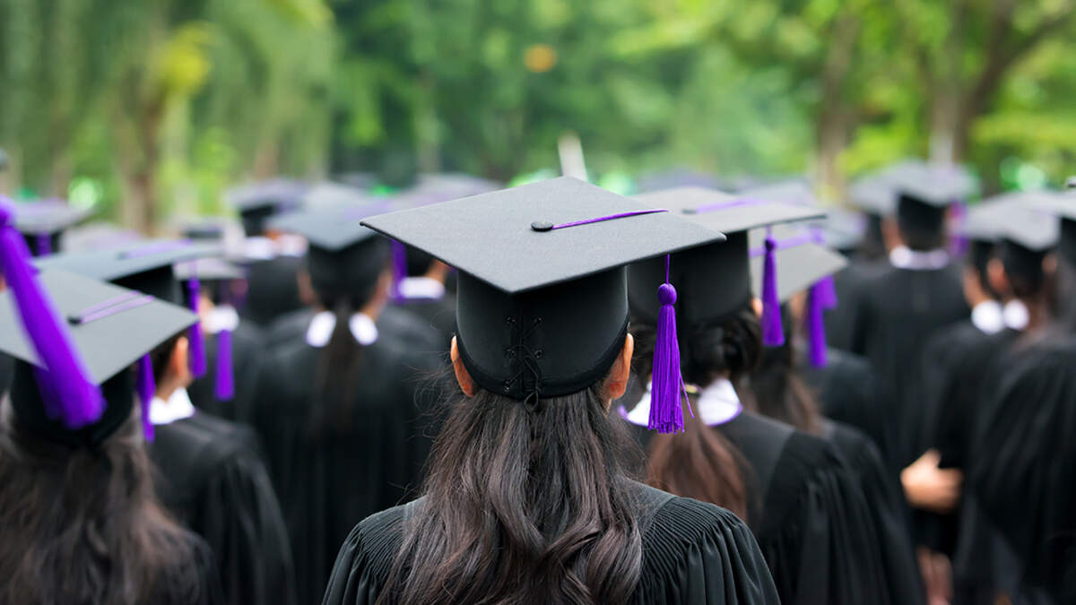 I am graduated from university. Выпускники. Степень магистра в США старые фото. The Graduate. Scholars.