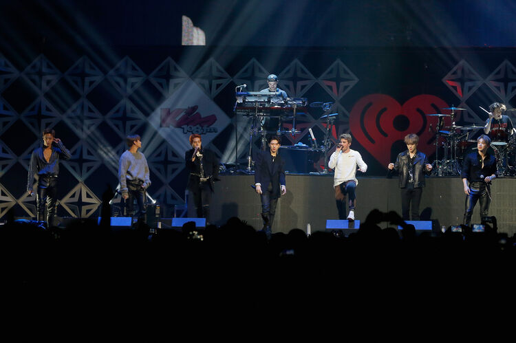 chainsmokers + monsta x