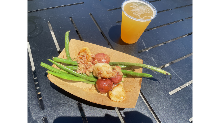 Seared Scallops with French Green Beans, Butter Potatoes, Brown Butter Vinaigrette and Apple-wood-smoked Bacon & Goose Island Beer Company Lost Palate Hazy IPA with Mango and Cinnamon - Northern Bloom