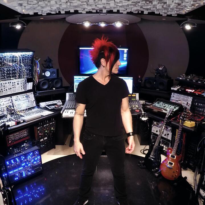 Celldweller слушать. Klayton albert. Клейтон celldweller. Klayton albert. Celldweller слушать.