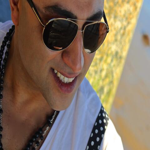 Labkhand Bezan - Single