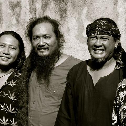 Afro Bali (feat. Afro Moses & Bagus Mantra)