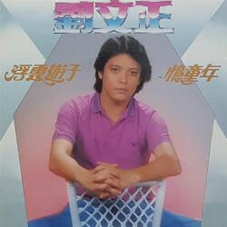 夜走在小镇上