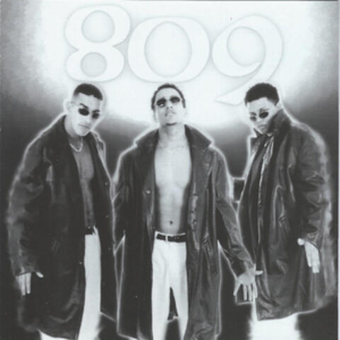 809