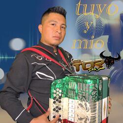 Tuyo y Mio (En Vivo)