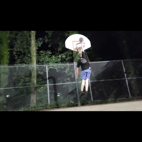 Jogando um Pouco de Basquetebol