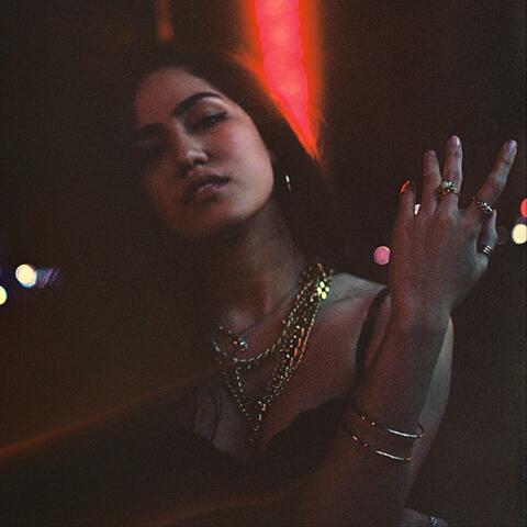 Mañana (feat. Adrian Raylo)