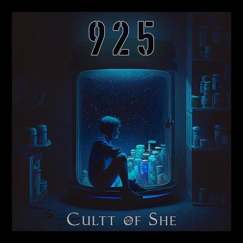 925