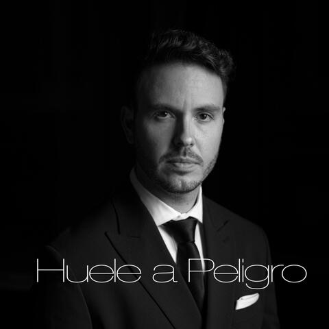 Huele a Peligro (feat. Luis Correas)