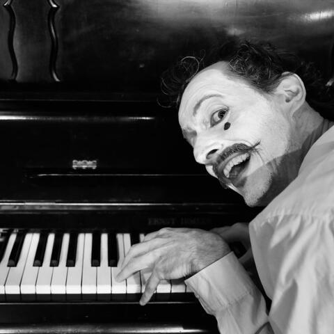 Clown Play Jazz