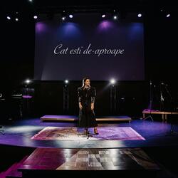 Cat Esti De-Aproape