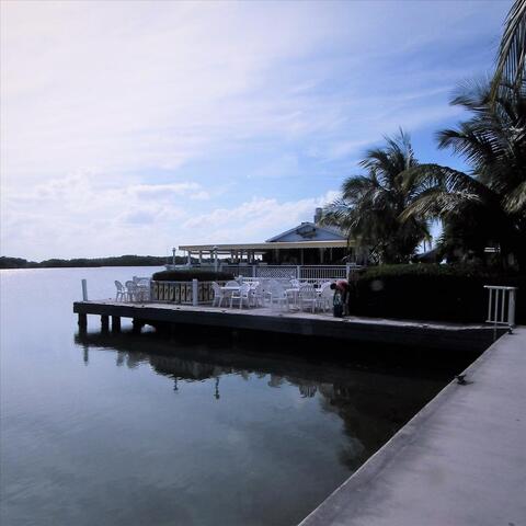 Dockside Bar
