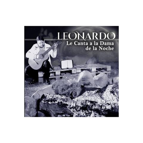 Leonardo le canta a la dama de la noche