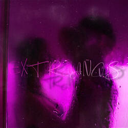 EXTRAÑOS