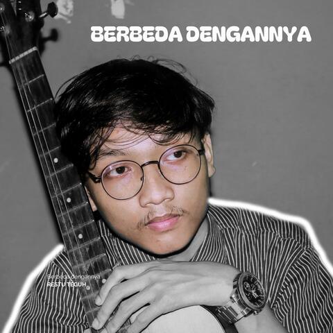 Berbeda Dengannya