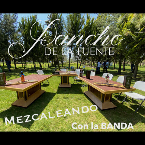 Mezcaleando Con la Banda