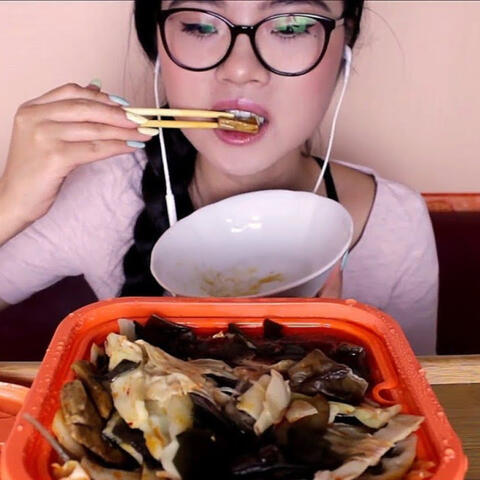 ASMR ~ Instant Hot Pot Mukbang + Chit Chat Soft Spoken