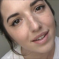 Lip Gloss, Tapping & Putting It