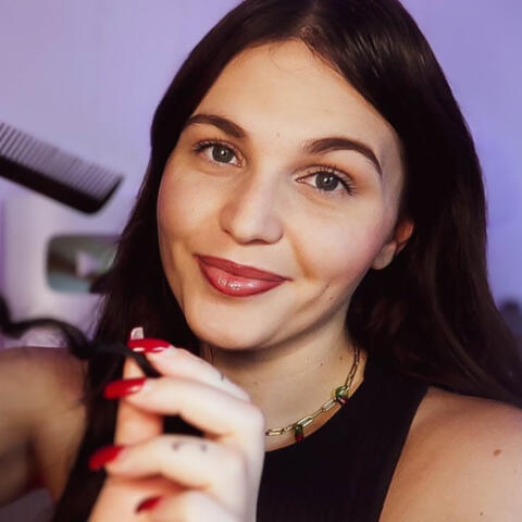 ASMR POV - La fille au fond de la classe joue avec tes cheveux bouclés