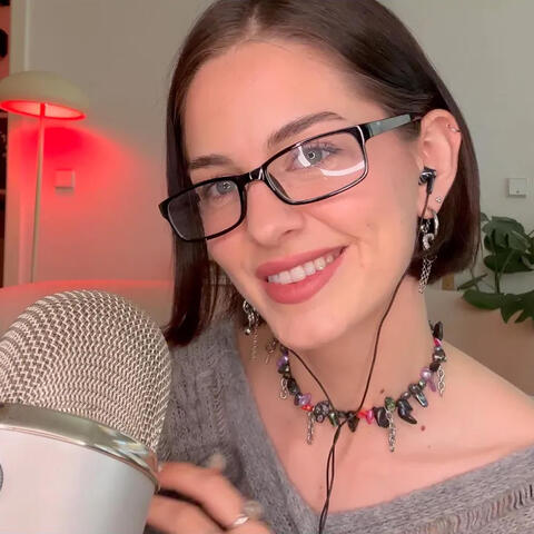 ASMR girl playing with your hair in class