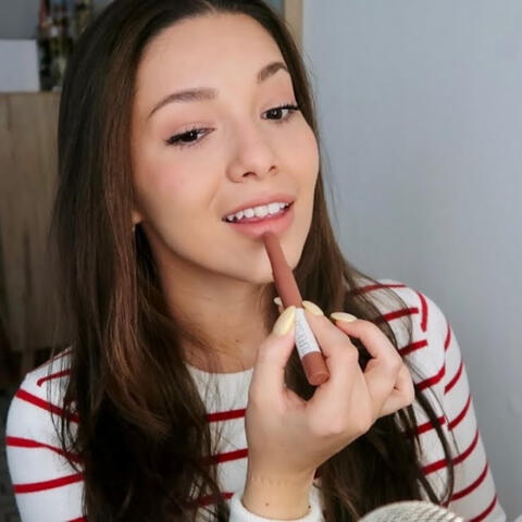 ASMR - Whispered Make-up Try-On