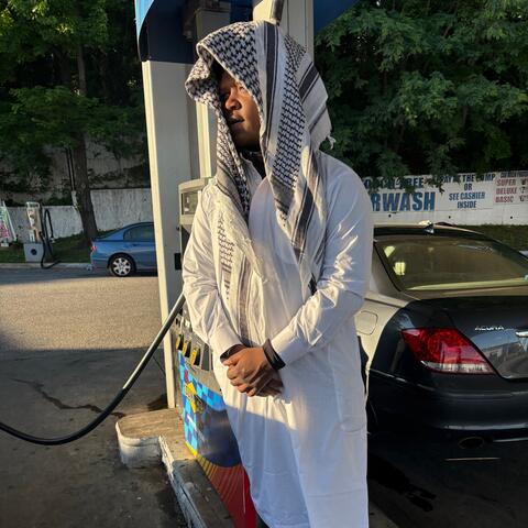 Richer (feat. Lor Speedy)