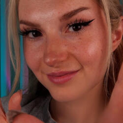 Lip Gloss Application For Sparkle Sounds