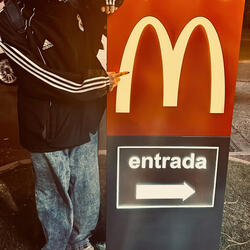 DILES QUE SON MILES