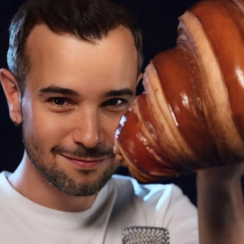 ASMR – Le Plus Gros Croissant de Paris