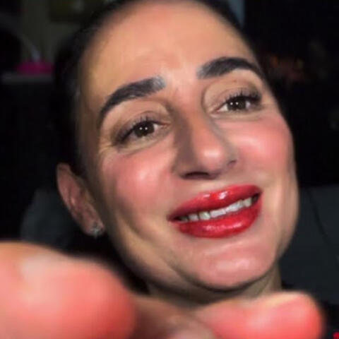 ASMR – Te Doy Muchos Besitos