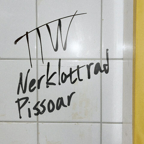 Nerklottrad Pissoar