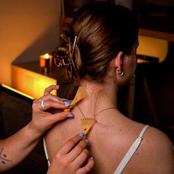 Back & Nape Scratching With One Finger