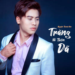 Vó Ngựa Trên Đồi Cỏ Non