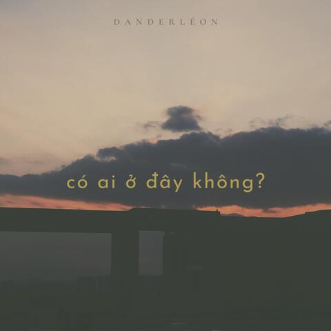 có ai ở đây không?
