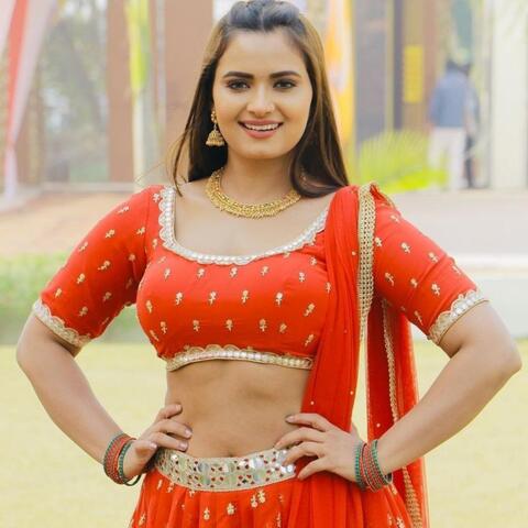 Balon Ke Niche Choti