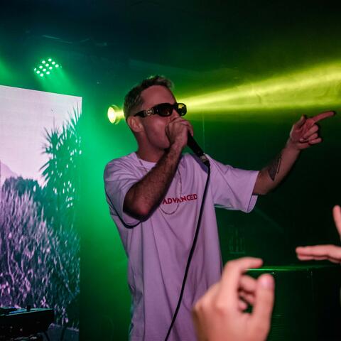 Trava Novinha com a Poupa da Bunda x Flexiona