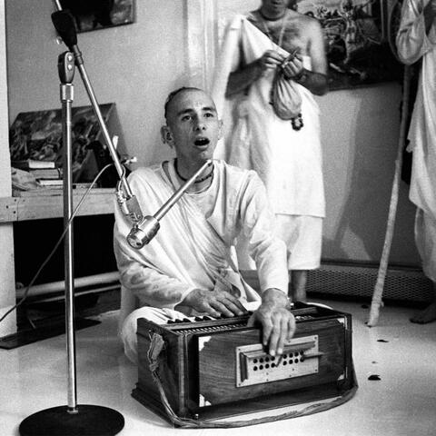 Hare Krishna Studio Kirtan